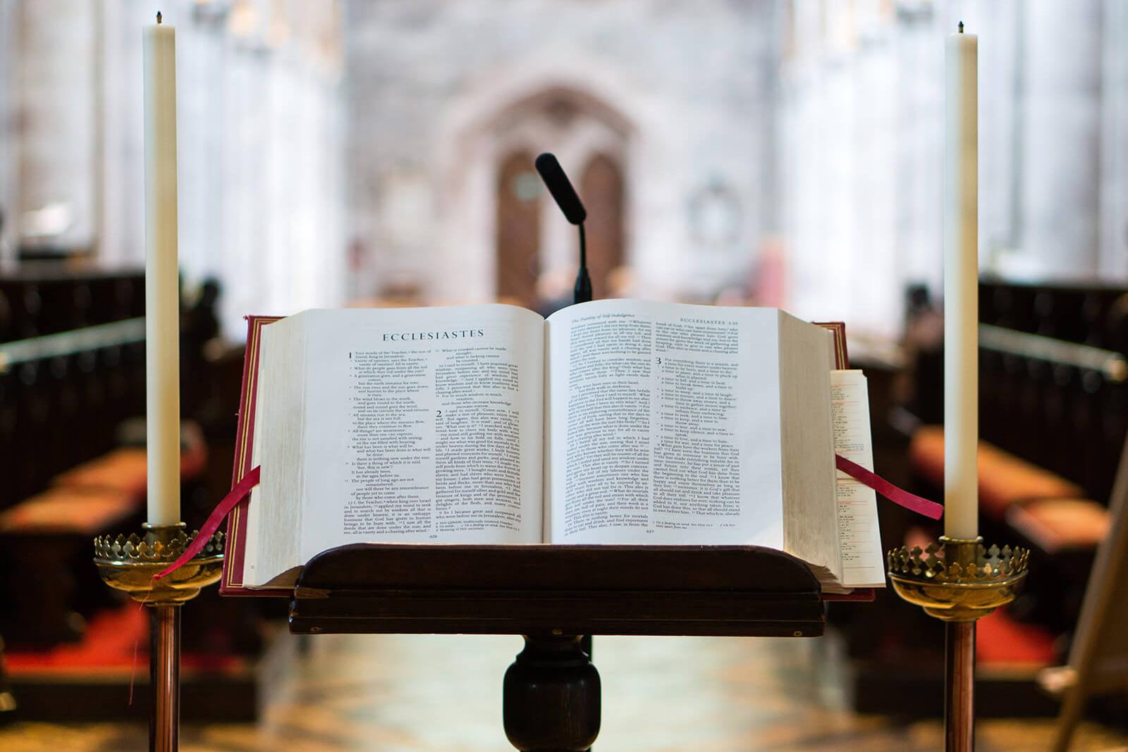 Die aufgeschlagene Bibel